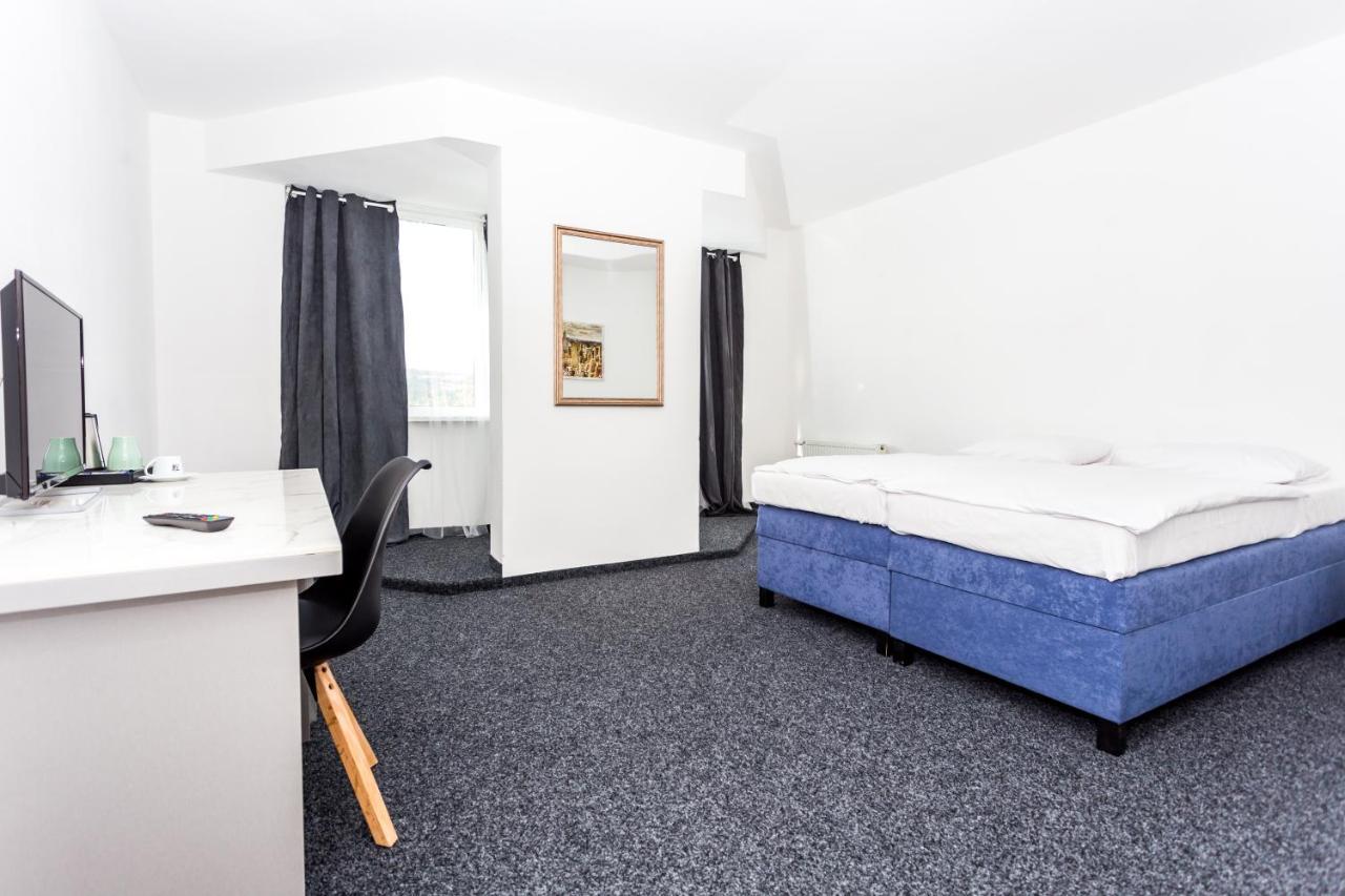 Hotel Joker Obrnice Bagian luar foto