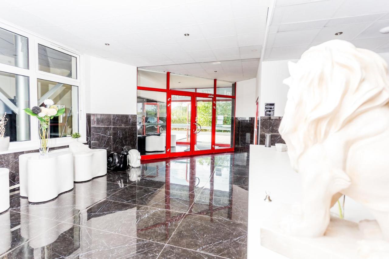 Hotel Joker Obrnice Bagian luar foto