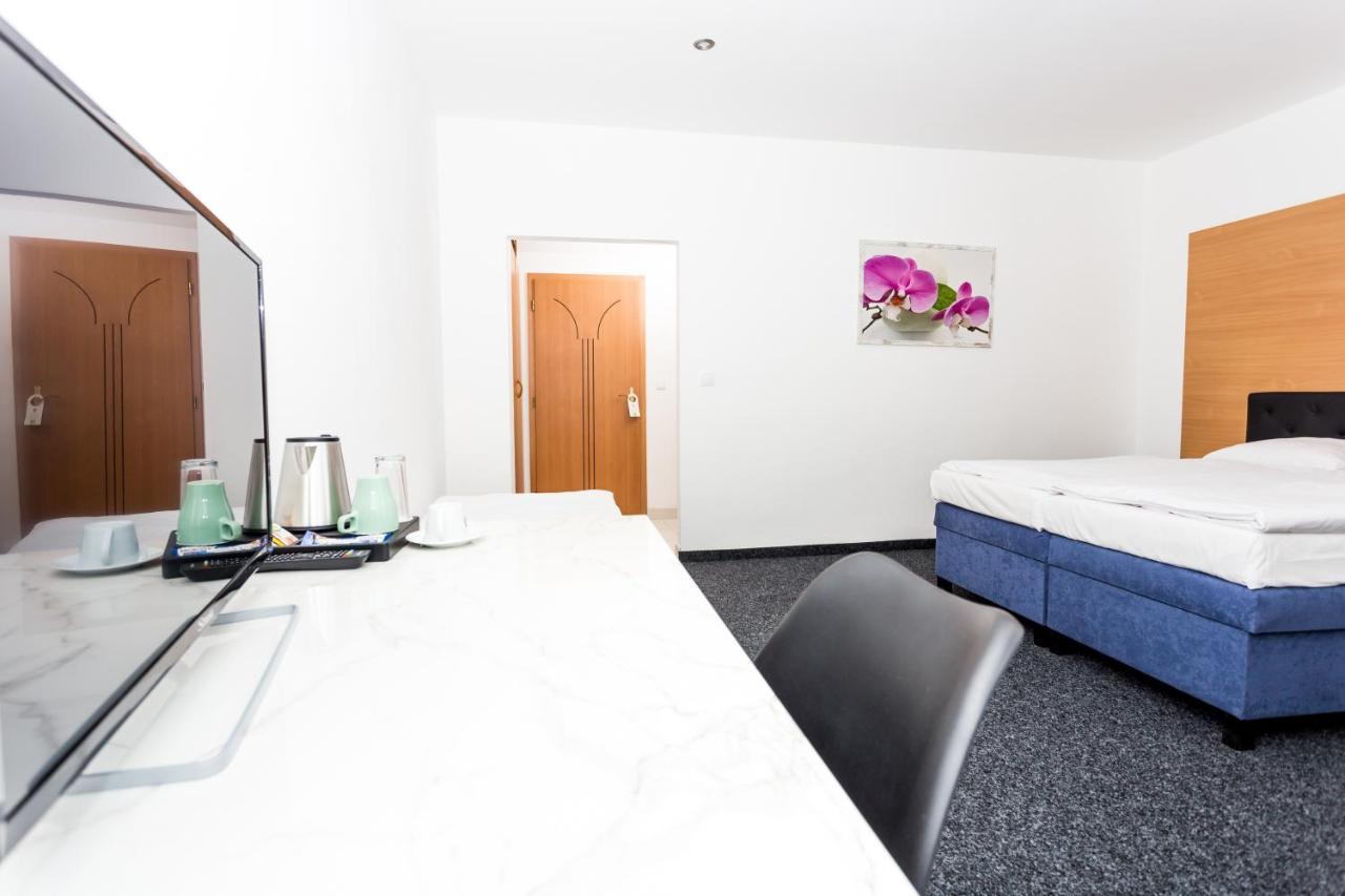 Hotel Joker Obrnice Bagian luar foto