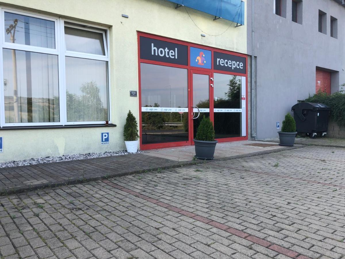 Hotel Joker Obrnice Bagian luar foto
