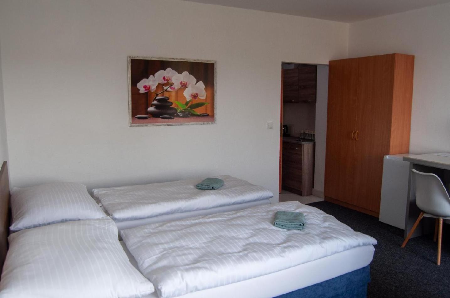 Hotel Joker Obrnice Bagian luar foto